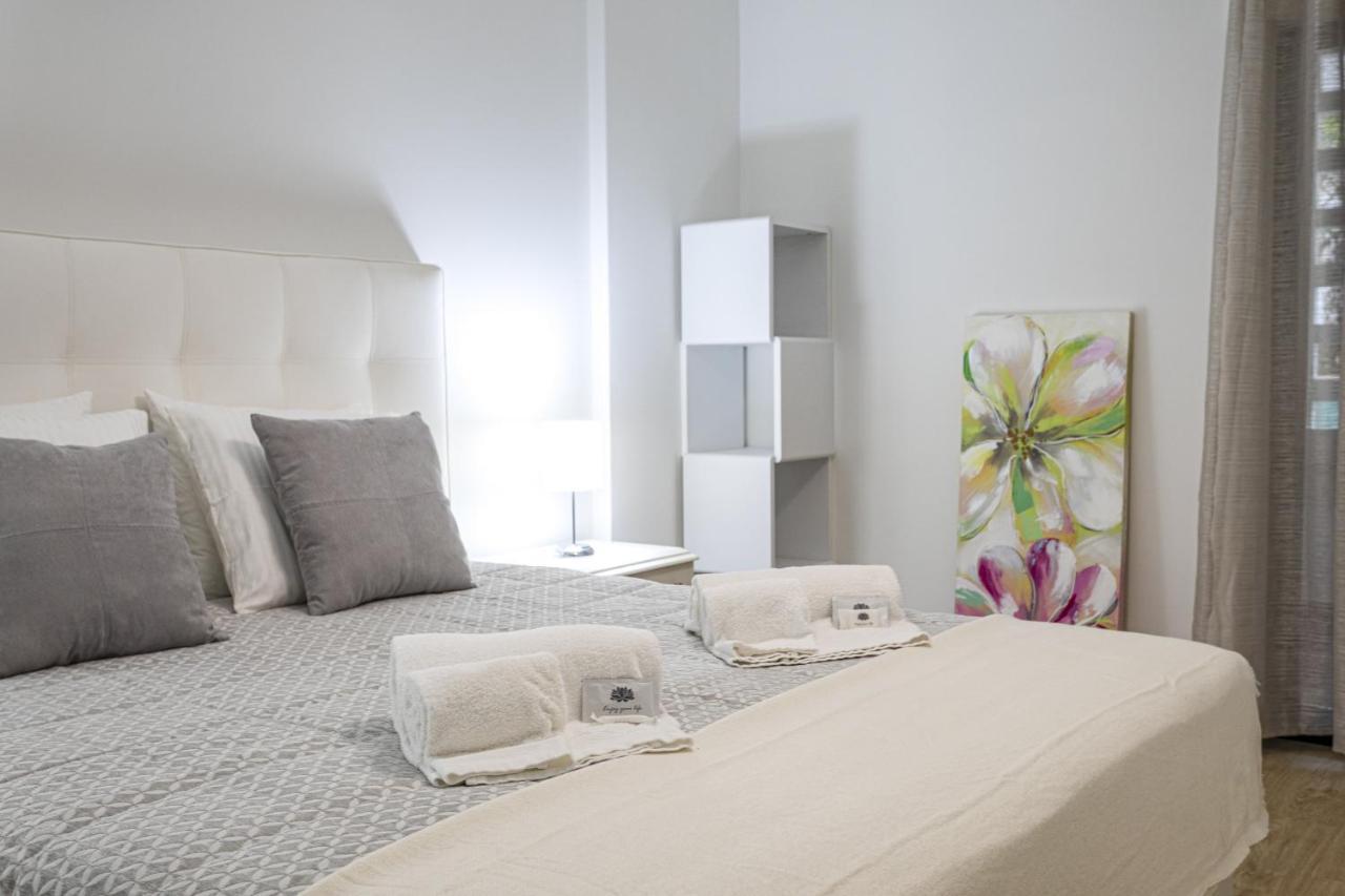 Miral 2 - Beach Front Apartment With Pool Quarteira Exterior photo